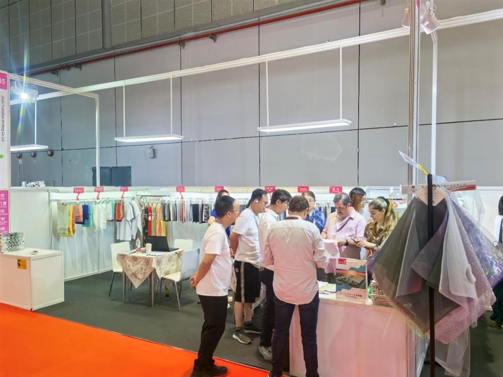 以科技綠色鏈接紡織商機(jī)！元首針織亮相2025中國(guó)國(guó)際紡織面料及輔料（秋冬）博覽會(huì)